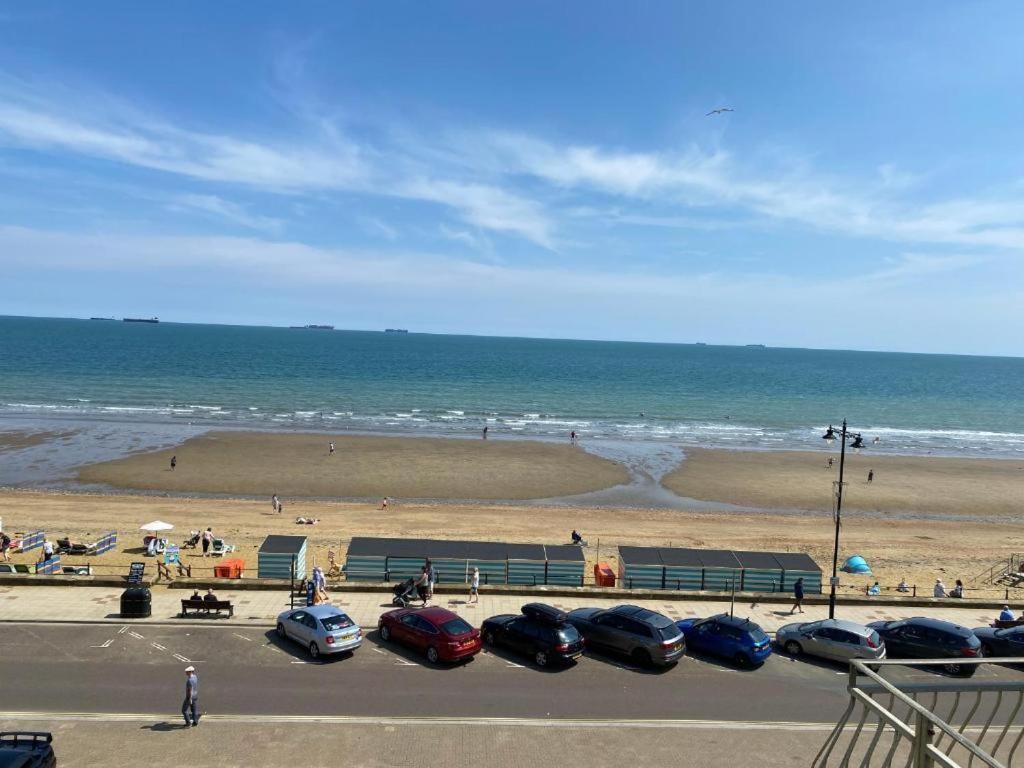 Bay View - Seafront, Sandown - Free Car Ferry For Bookings Of 3 Or More Nights, Subject To Availability Exterior photo